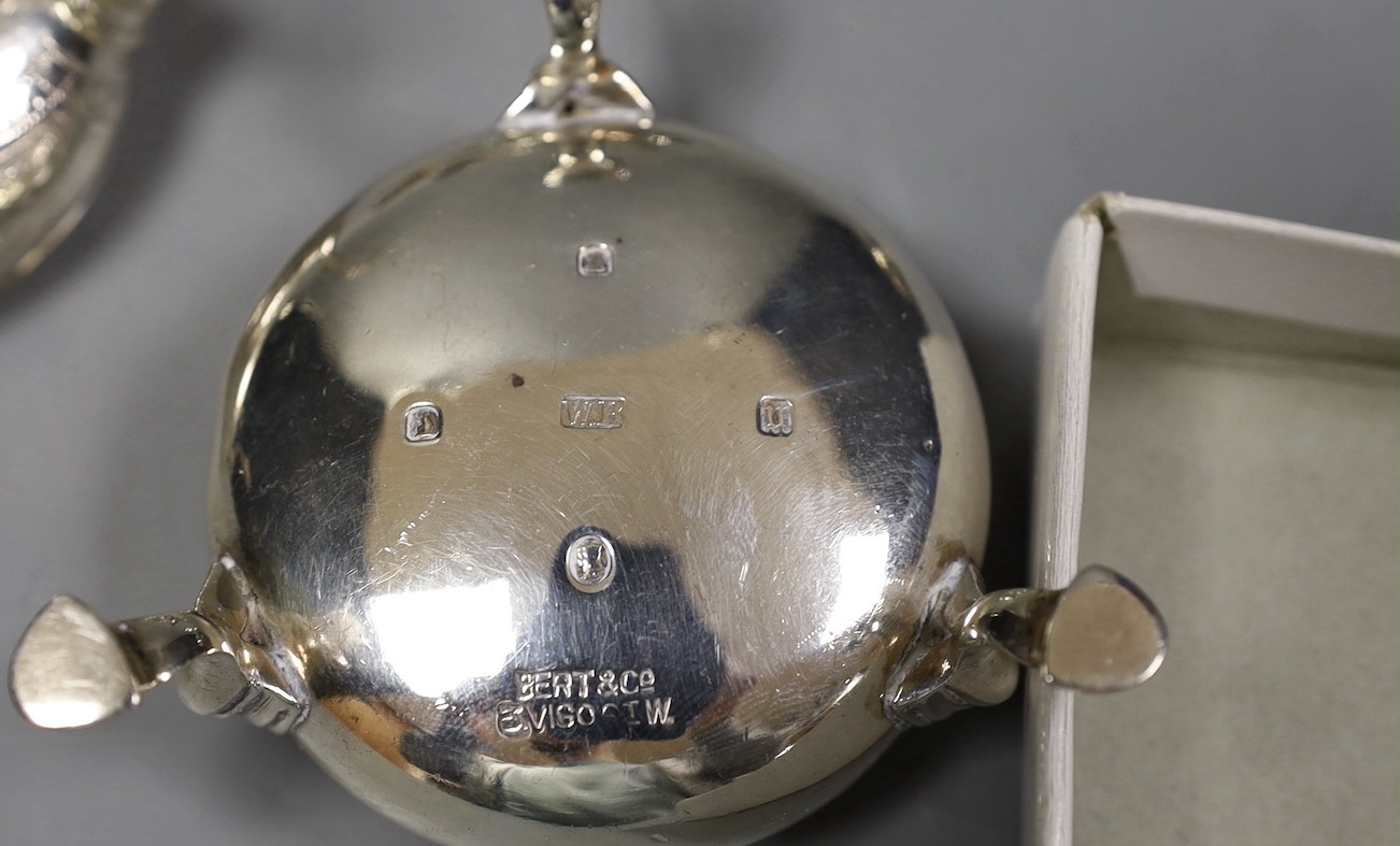 A pair of George III silver boat shaped pedestal salts, Abstinando King, London, 1800, 92mm and four other assorted silver salts.